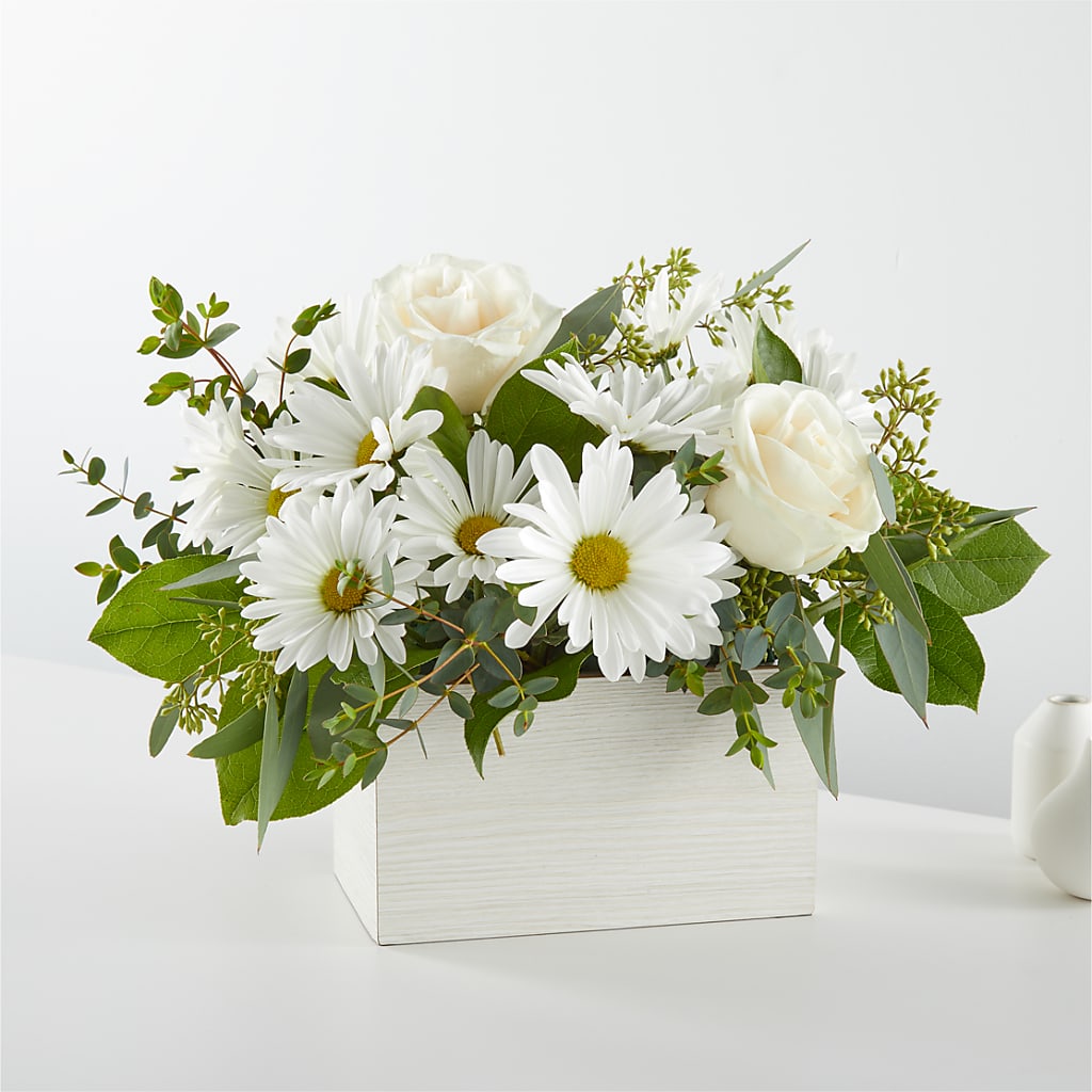 Fresh Linen Box Bouquet – SHINKLES' FLOWER SHOP & GREENHOUSE, Temperance MI
