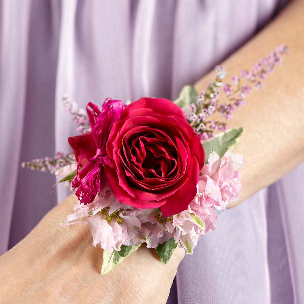 Rose Charm Corsage – SHINKLES' FLOWER SHOP & GREENHOUSE, Temperance MI