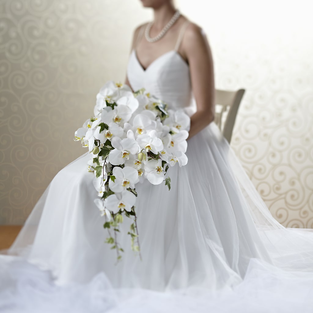 Classic White Bouquet – SHINKLES' FLOWER SHOP & GREENHOUSE, Temperance MI