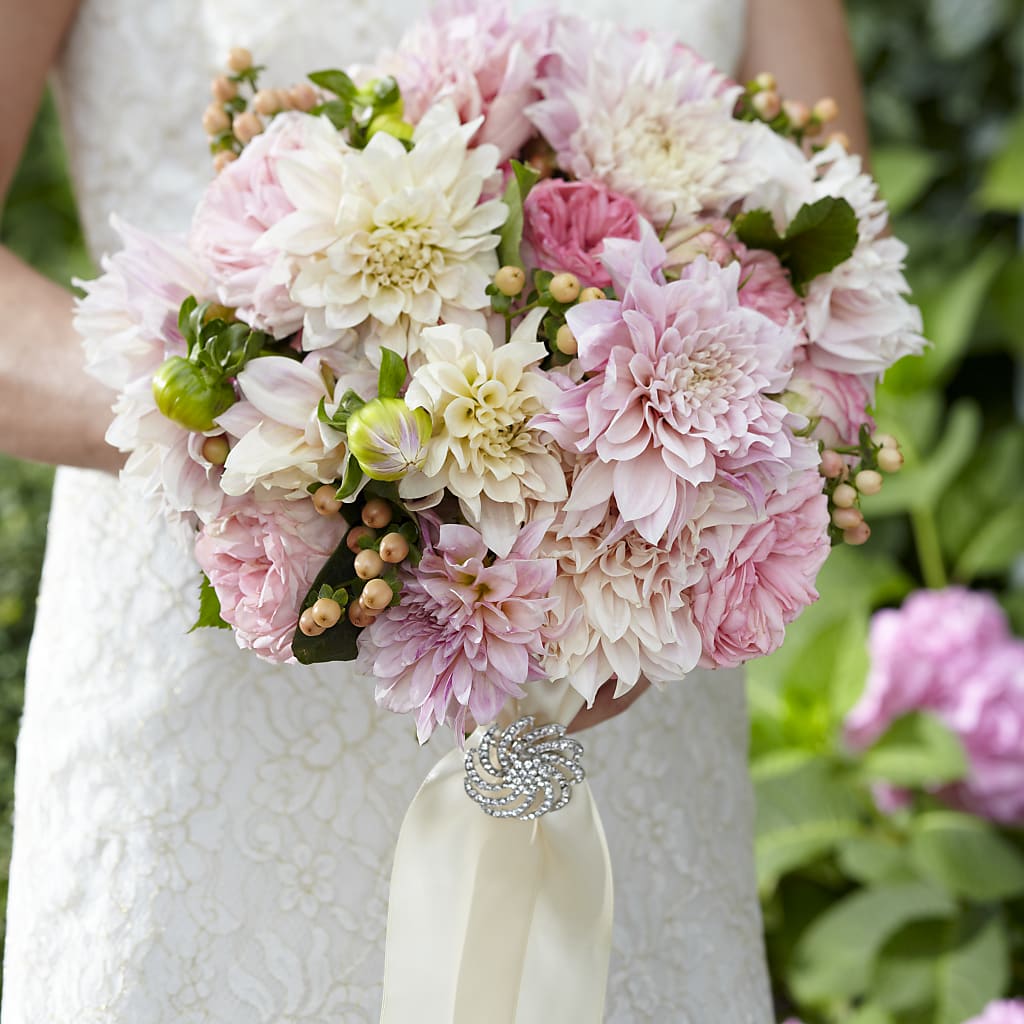 Heart's Promise Bouquet – SHINKLES' FLOWER SHOP & GREENHOUSE, Temperance MI
