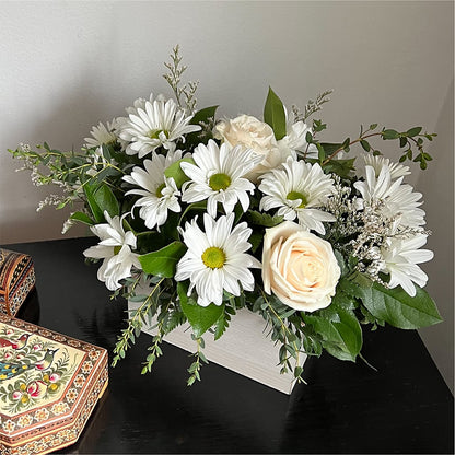 Fresh Linen Box Bouquet – SHINKLES' FLOWER SHOP & GREENHOUSE, Temperance MI
