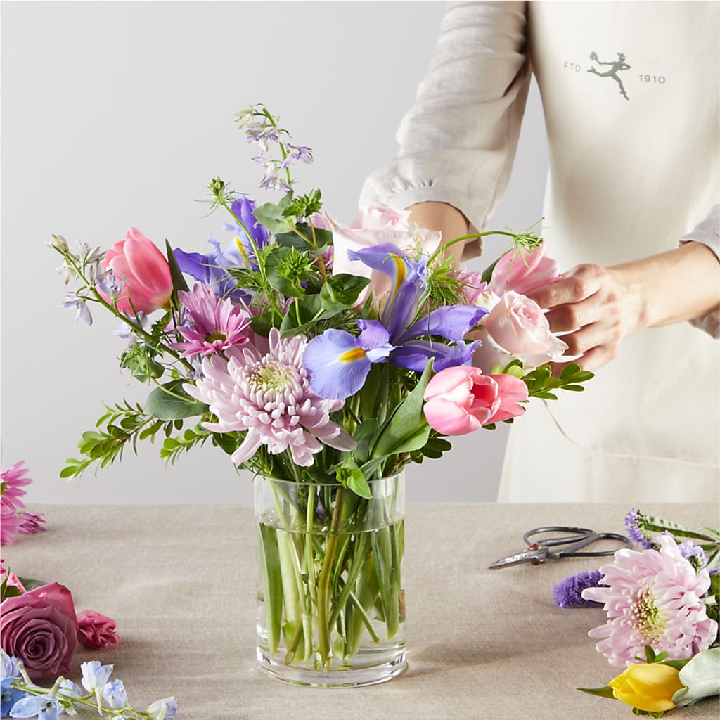 Pastel Tradition - A Florist Original – SHINKLES' FLOWER SHOP & GREENHOUSE, Temperance MI