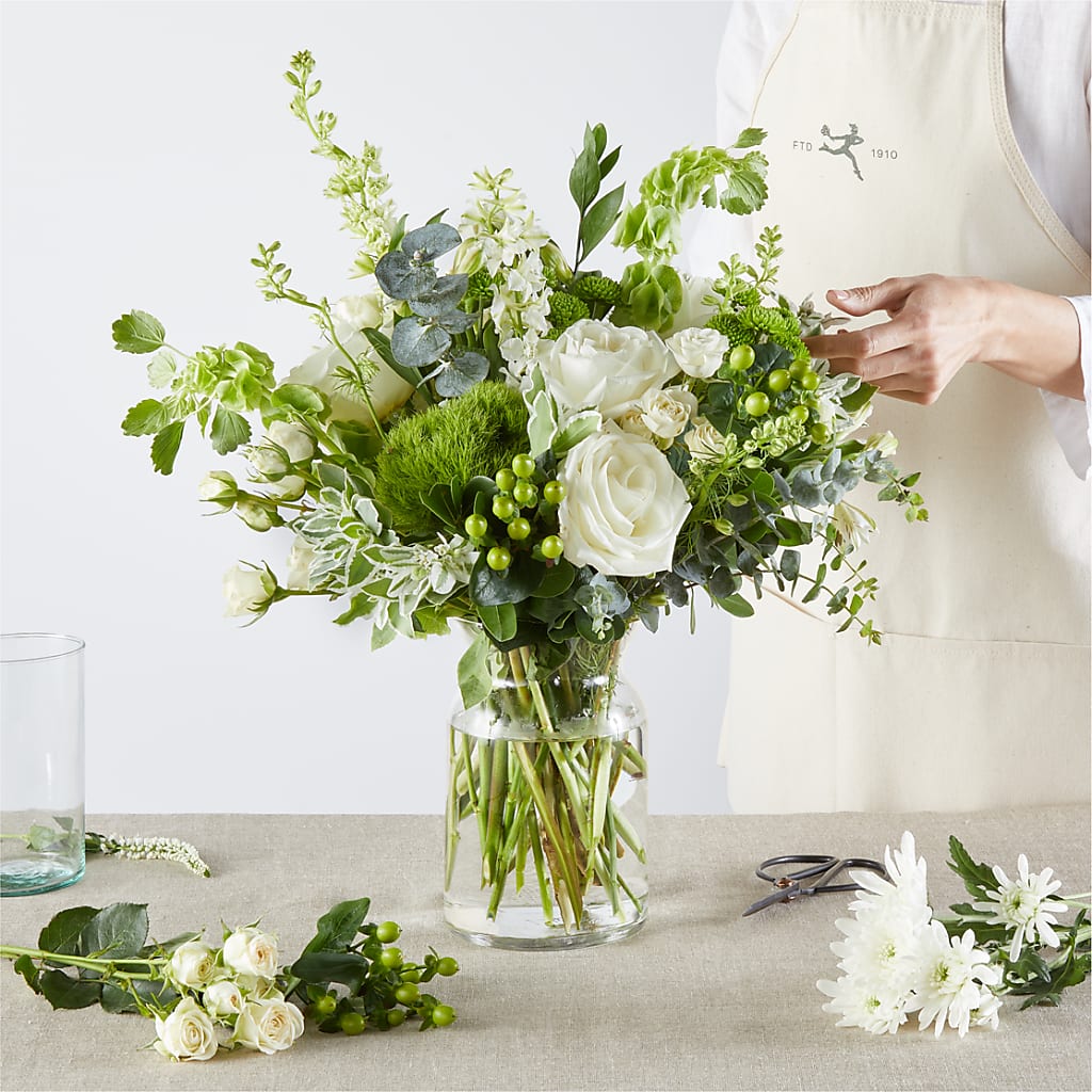 Irish Garden - A Florist Original – SHINKLES' FLOWER SHOP & GREENHOUSE, Temperance MI