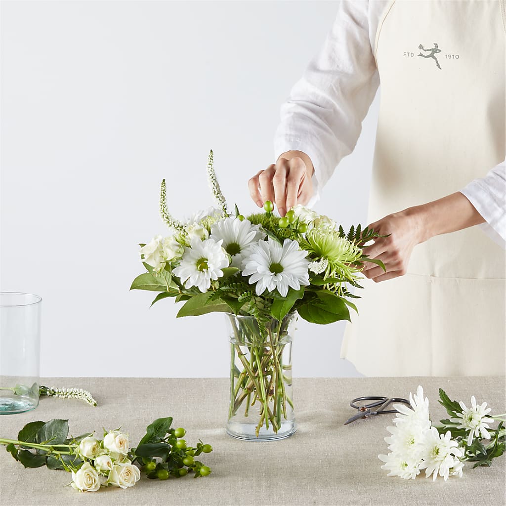 Irish Garden - A Florist Original – SHINKLES' FLOWER SHOP & GREENHOUSE, Temperance MI