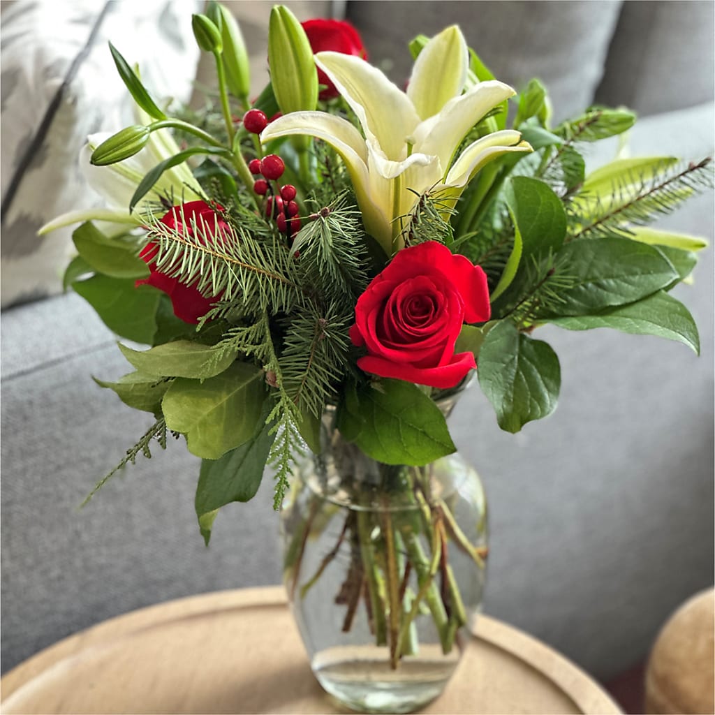 Sparkling Snowflakes Bouquet – SHINKLES' FLOWER SHOP & GREENHOUSE, Temperance MI