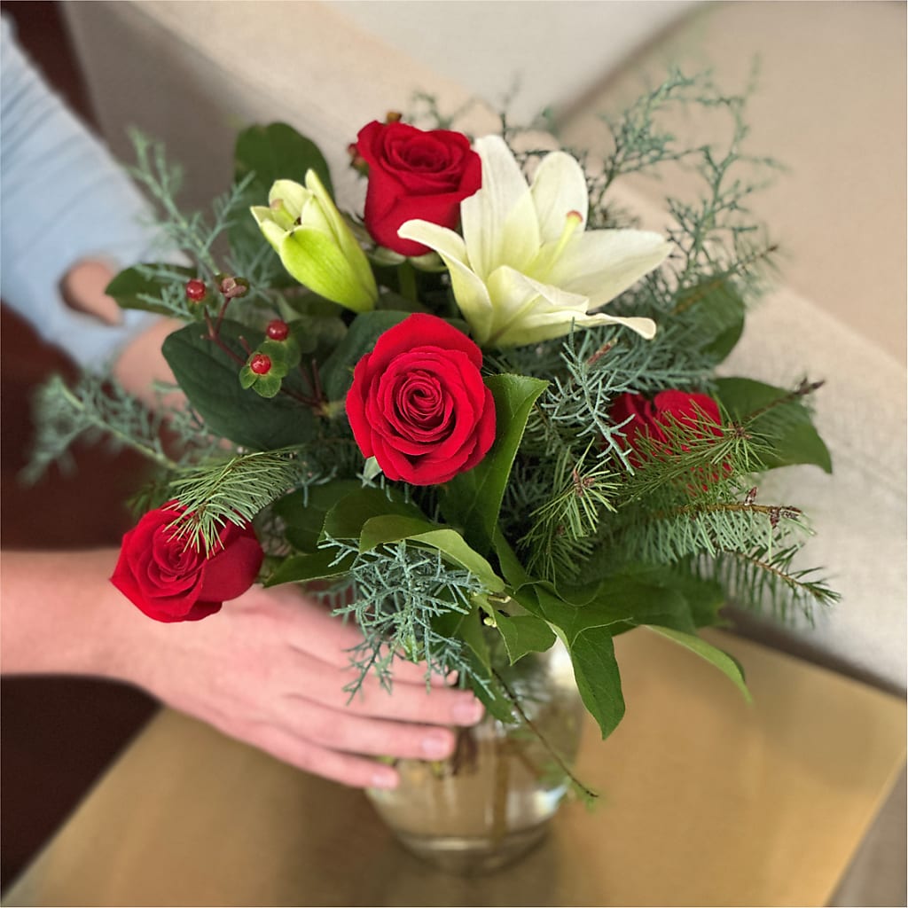 Glittering Lights Bouquet – SHINKLES' FLOWER SHOP & GREENHOUSE, Temperance MI